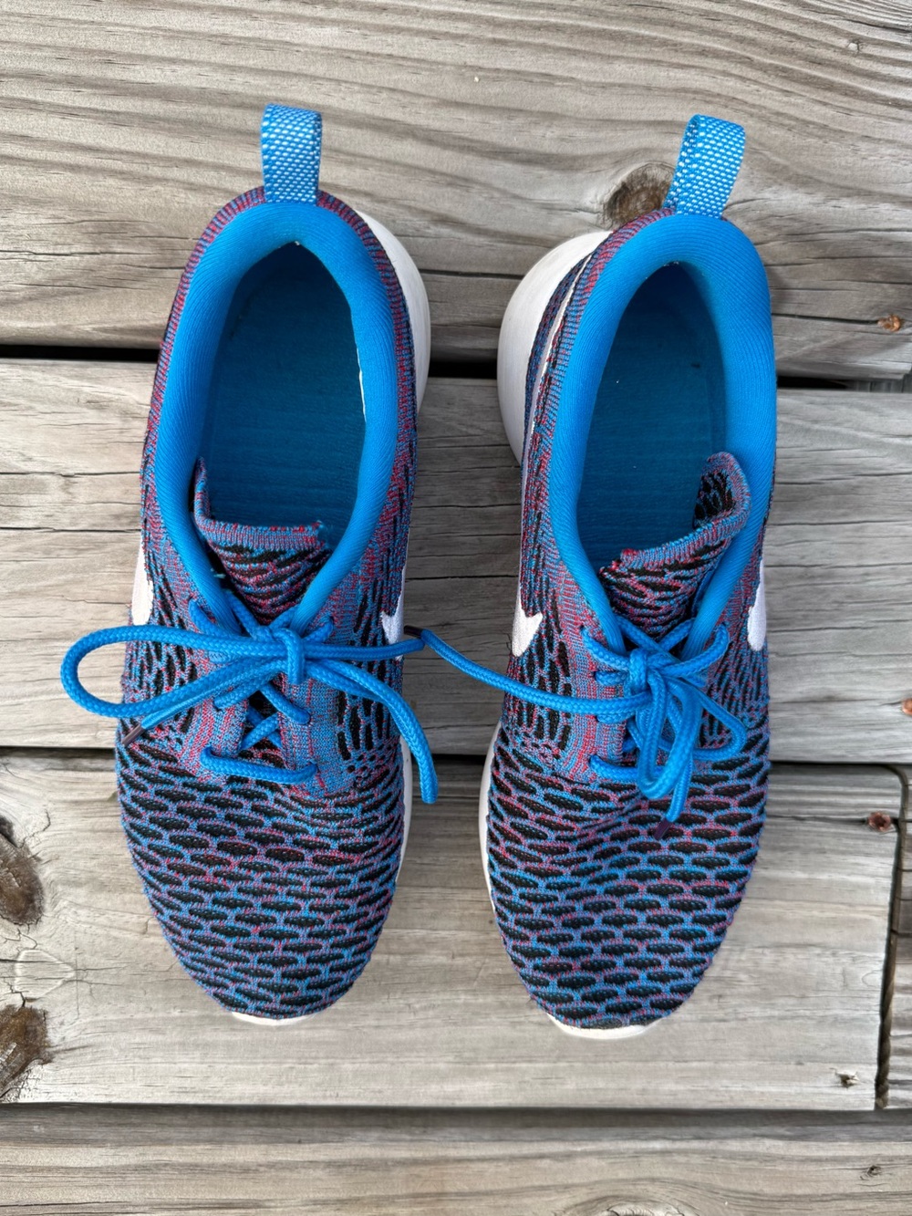 Nike Women's Blue and Black Knit Athletic Sneakers